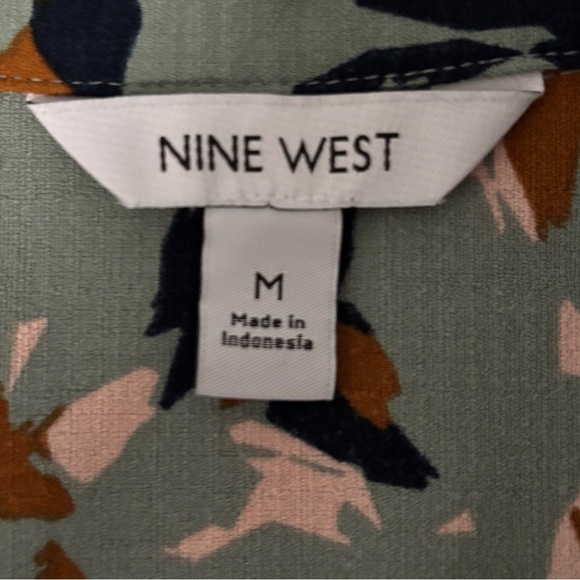 Nine West Green Floral Shirt Blouse Size Medium Abstract Button Tie Front SKU 9 - Picture 8 of 10